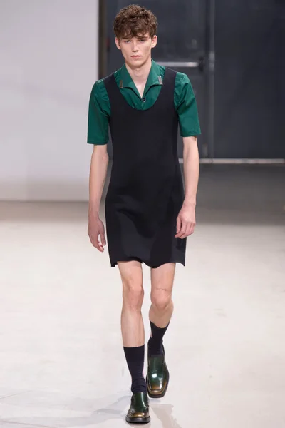 Look 18